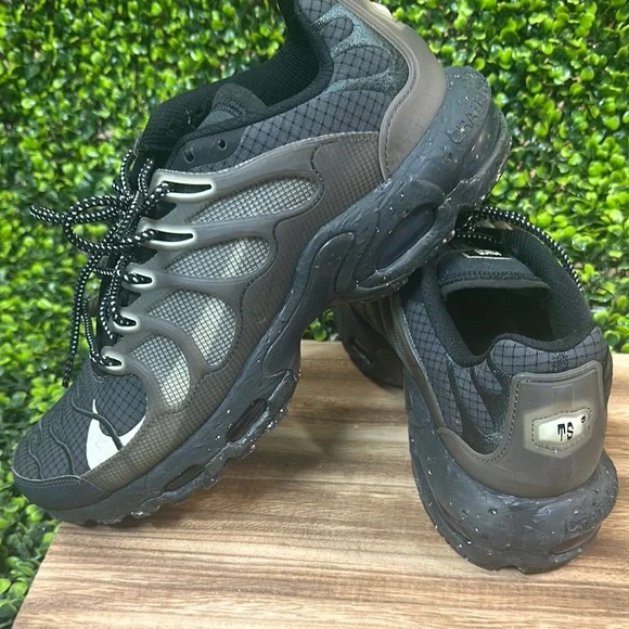 Nike Men's Black Athletic Shoes - Picture 7 of 16